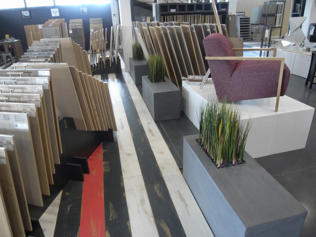 belle jardinière avec banc intégré pour aménagement végétal